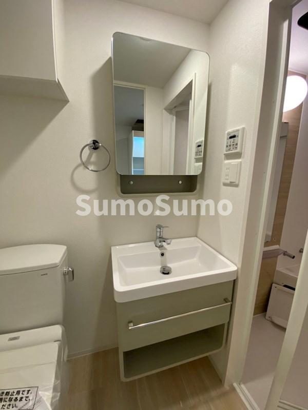 洗面設備　独立洗面台、朝の身支度には欠かせません