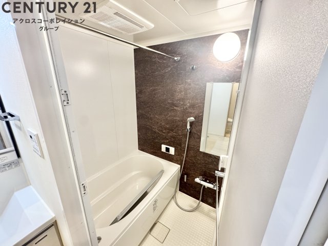 バス・シャワールーム　落ち着いた空間のお風呂です