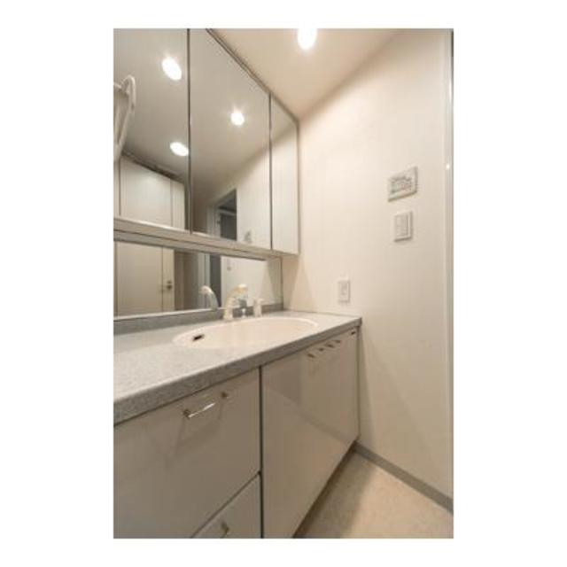 洗面設備　※写真は同タイプ住戸です。