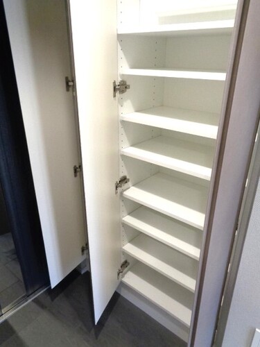 その他　下足入