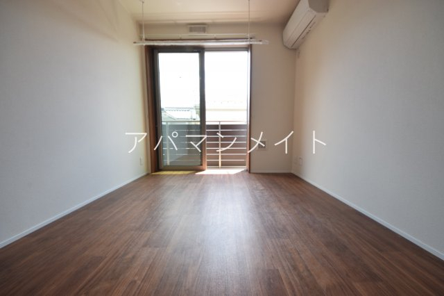 その他部屋・スペース　開放的な寝室です