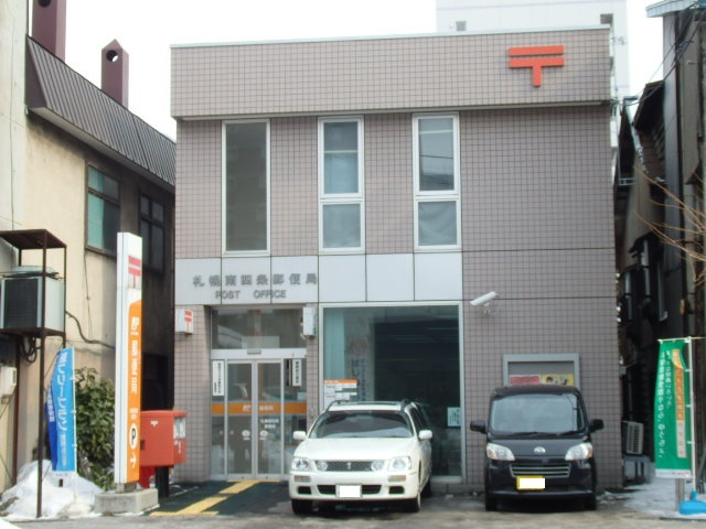 郵便局　札幌南四条郵便局（郵便局）まで319m