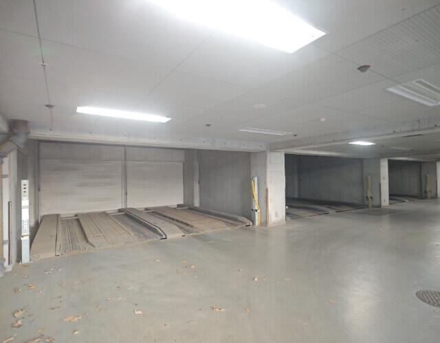 駐車場　敷地内機械式駐車場