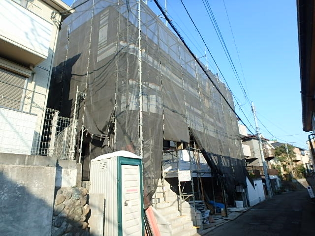 建物外観　●6月初旬入居予定。