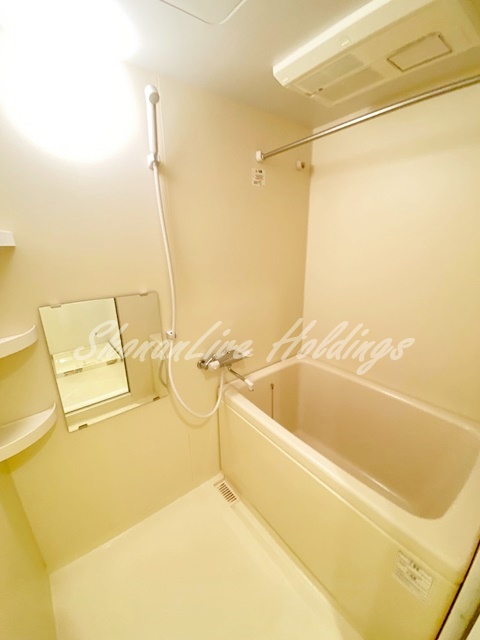 バス・シャワールーム　浴室乾燥機付き♪