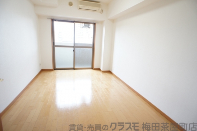 居室・リビング　室内