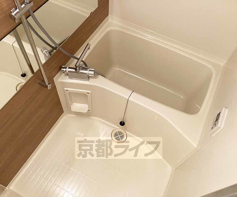 バス・シャワールーム　広くてゆったりなお風呂です・