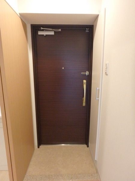 玄関　～下駄箱付きの玄関～