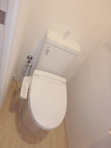 トイレ　～ウォシュレット付きで快適なトイレ～