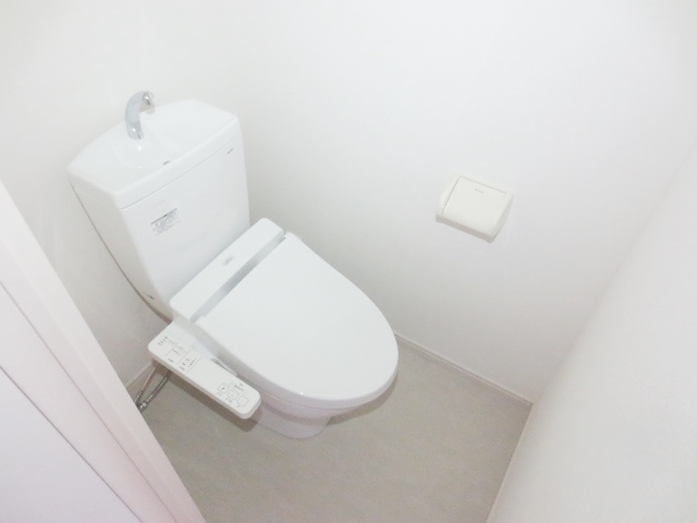 トイレ　別号室の参考写真です。