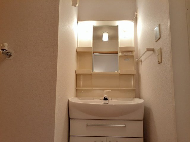 洗面設備　脱衣スペースもあります