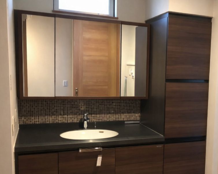 洗面設備　スペースが確保できる洗面所です