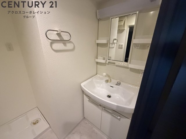 洗面設備　洗面所内に室内洗濯機置場がついてます！