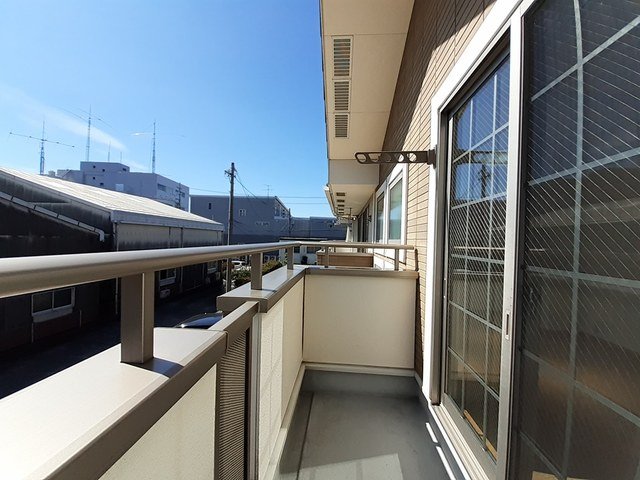 バルコニー　お洗濯にも便利なバルコニー付き