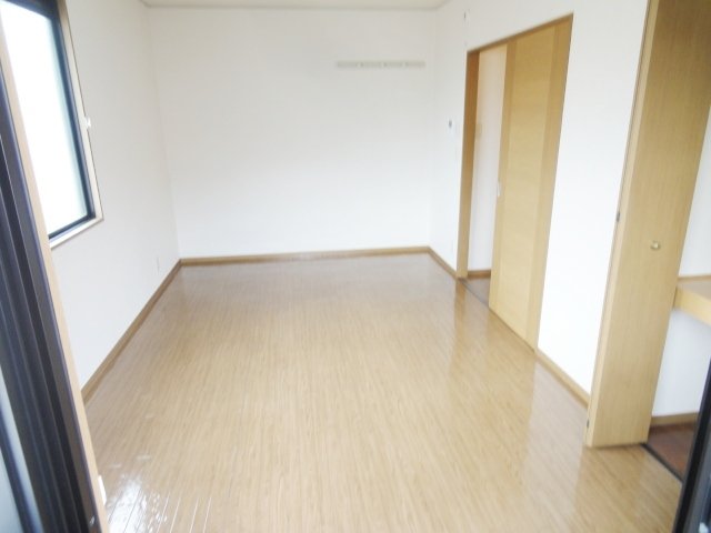 居室・リビング　写真は別号室のものです。