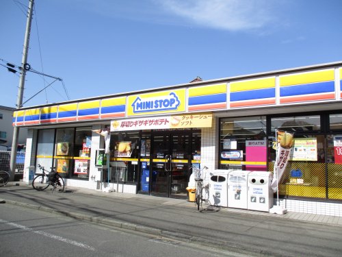 コンビニ　ミニストップ 藤沢宮前店（コンビニ）まで672m