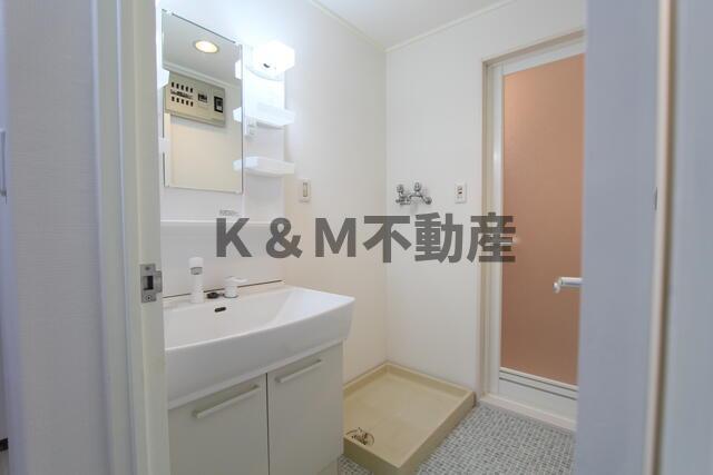 洗面設備　ゆったりとスペースのある洗面所