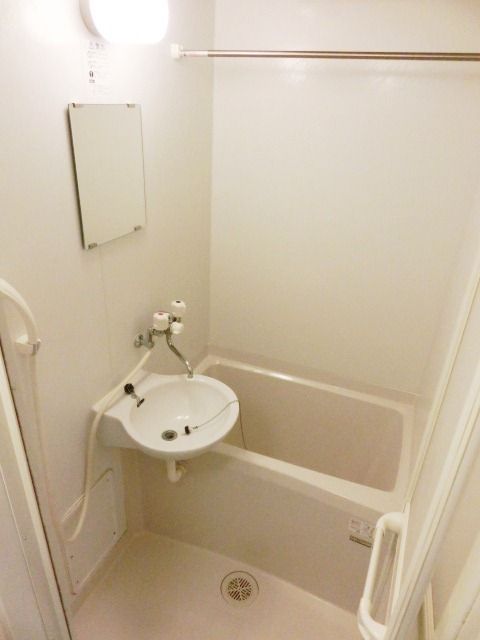 バス・シャワールーム　キレイなバスルーム！