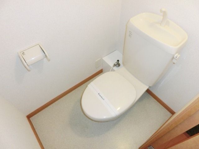 トイレ　トイレはシンプルですね。