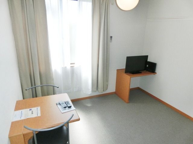 居室・リビング　1階はフローリング、2階はじゅうたん張りです