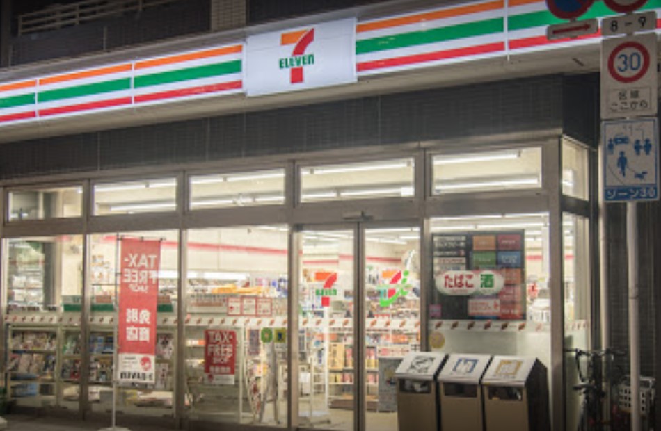 コンビニ　セブンイレブン 中央区新川2丁目店（コンビニ）まで107m