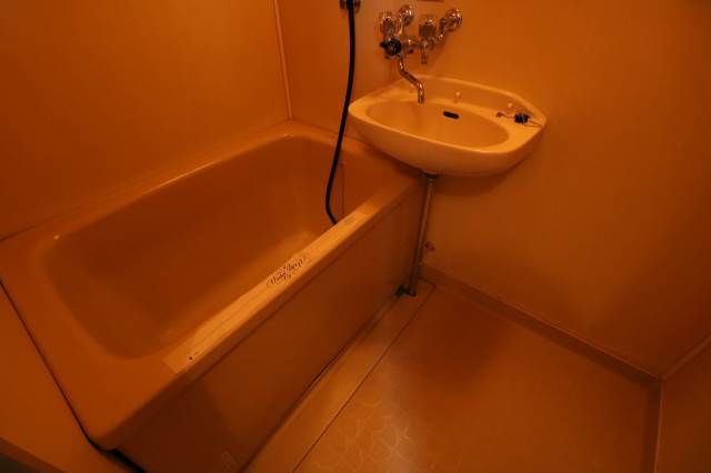 バス・シャワールーム　綺麗な浴室です♪