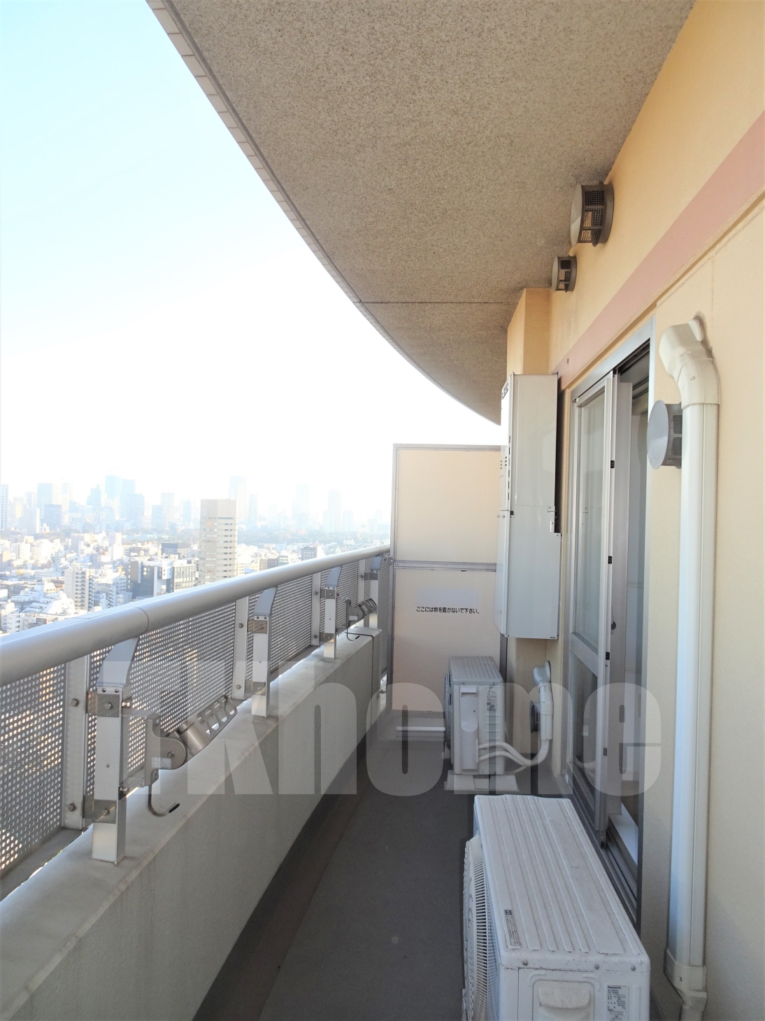 バルコニー　（同マンション別室・参考写真）