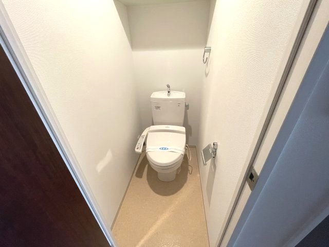 トイレ　イメージとして同建物他部屋を表示しています