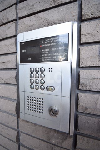 セキュリティ　アクシス大阪　オートロック