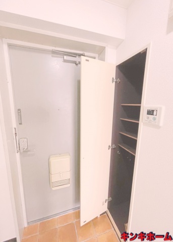 玄関　写真は別のお部屋です。※現況を優先します