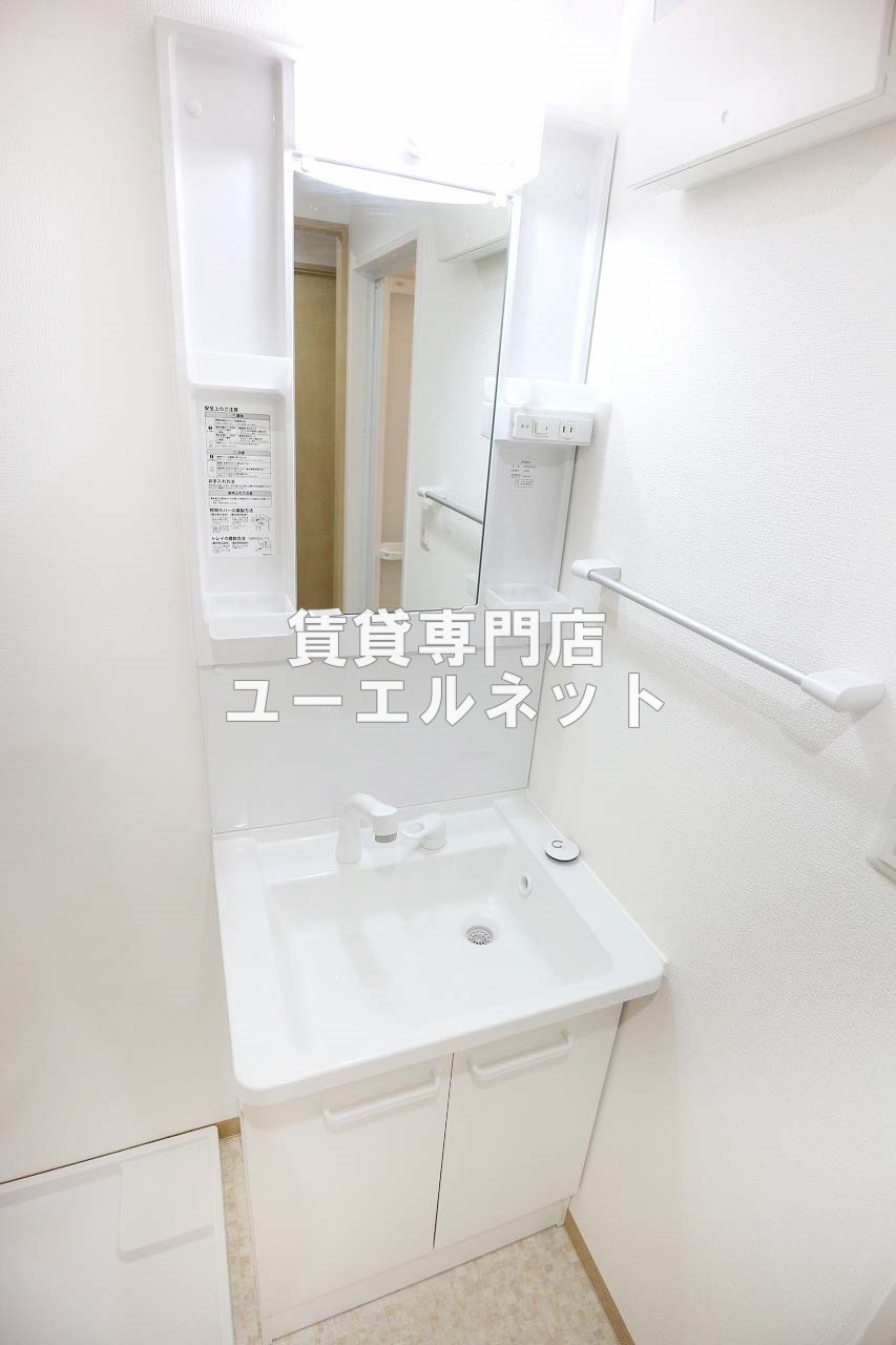 洗面設備　清潔感ある独立洗面台で毎日気持ちよく♪