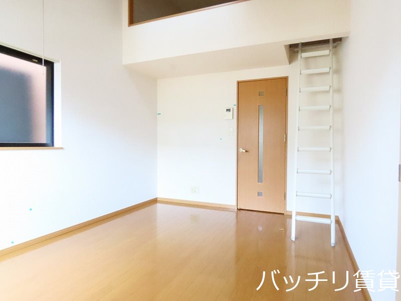 居室・リビング　同型タイプの為、現状を優先致します。