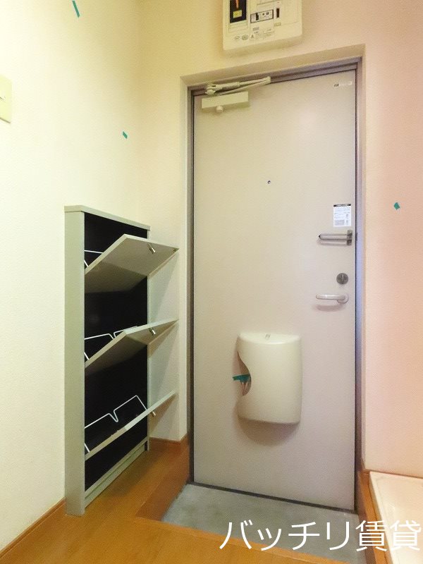 玄関　同型タイプの為、現状を優先致します。