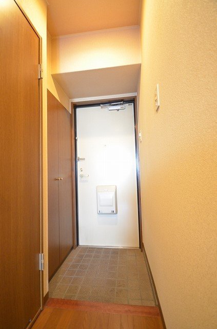 玄関　同物件別号室のものです。