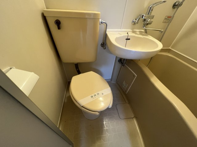 トイレ　浴室内にトイレがあります☆