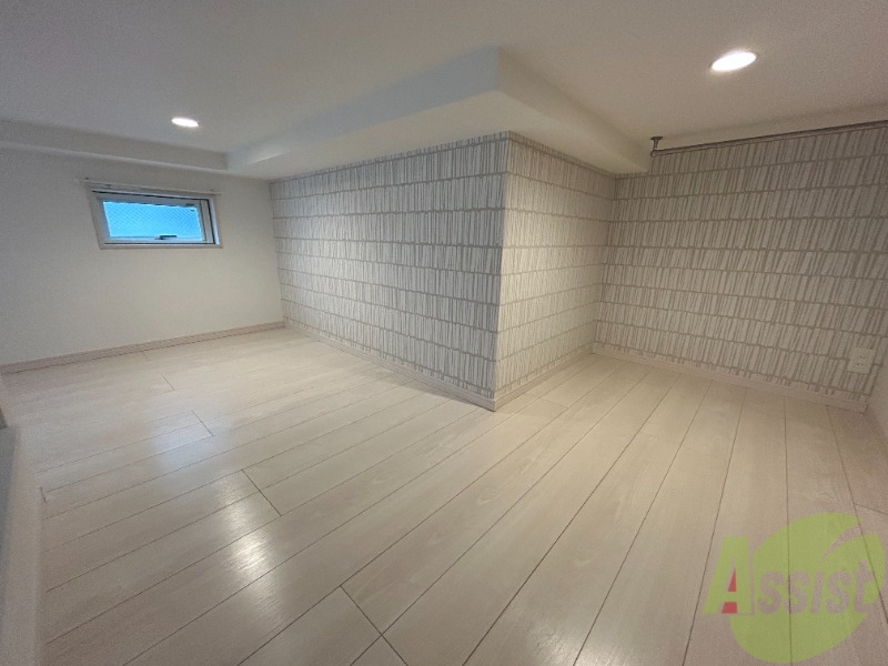 その他部屋・スペース　５．７帖のロフトです。角部屋なので小窓もあります。