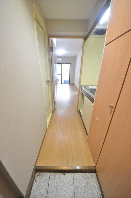 玄関　＊別部屋参考写真です