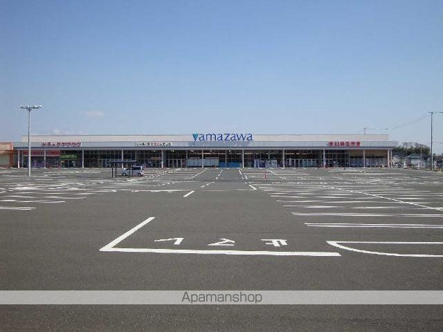 スーパー　ヤマザワ吉岡店（スーパー）まで770m