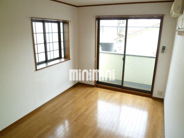居室・リビング　角部屋ですので２面採光