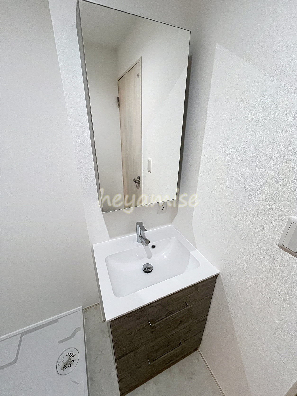 洗面設備　※同系型の写真になります。