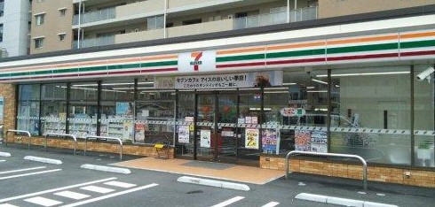 コンビニ　セブンイレブン横浜鶴見中央5丁目店（コンビニ）まで121m