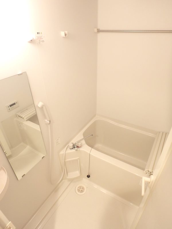 バス・シャワールーム　同タイプの別部屋写真となります