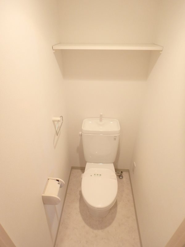 トイレ　同タイプの別部屋写真となります