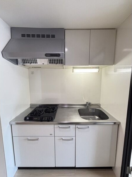キッチン　※写真は同じマンションの違う部屋のものになります。