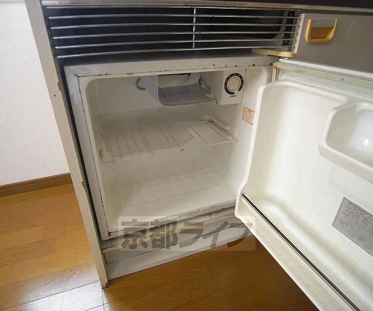 その他設備　キッチンの下に冷蔵庫付いてます。