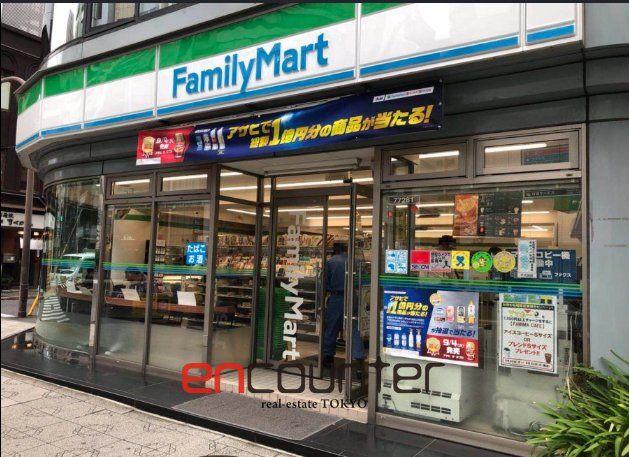 コンビニ　ファミリーマート神田鍛冶町三丁目店（コンビニ）まで120m