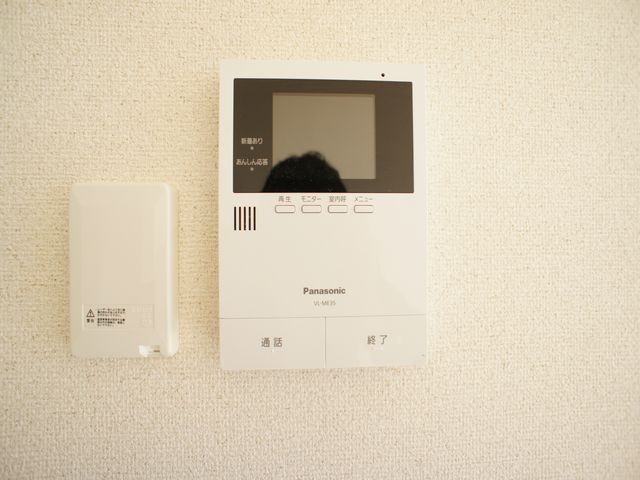 セキュリティ　訪問者の確認ができるTVドアホン付きです♪