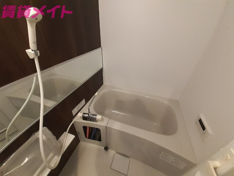 バス・シャワールーム　同物件別部屋の写真です