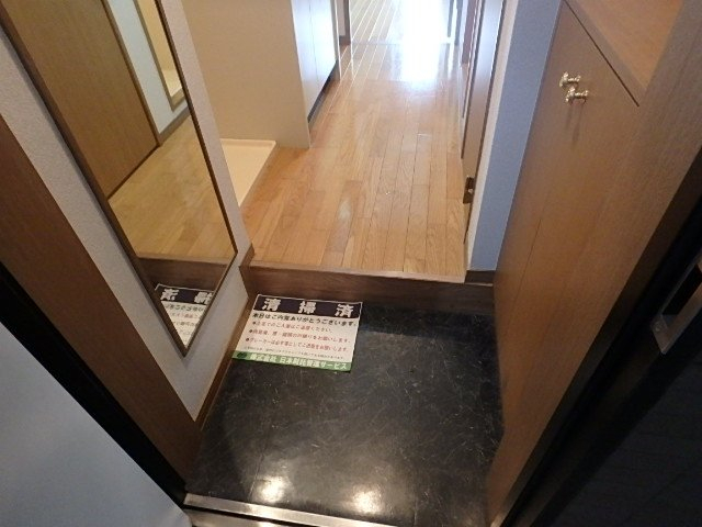玄関　別の部屋の参考画像です。