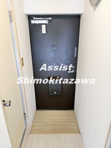 玄関　※同物件の参考写真です